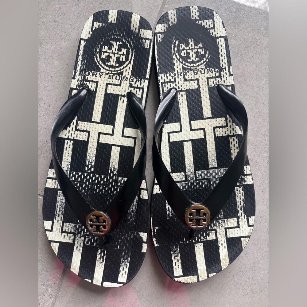 Tory Burch Black and Cream Graphic Flip Flops size 6
